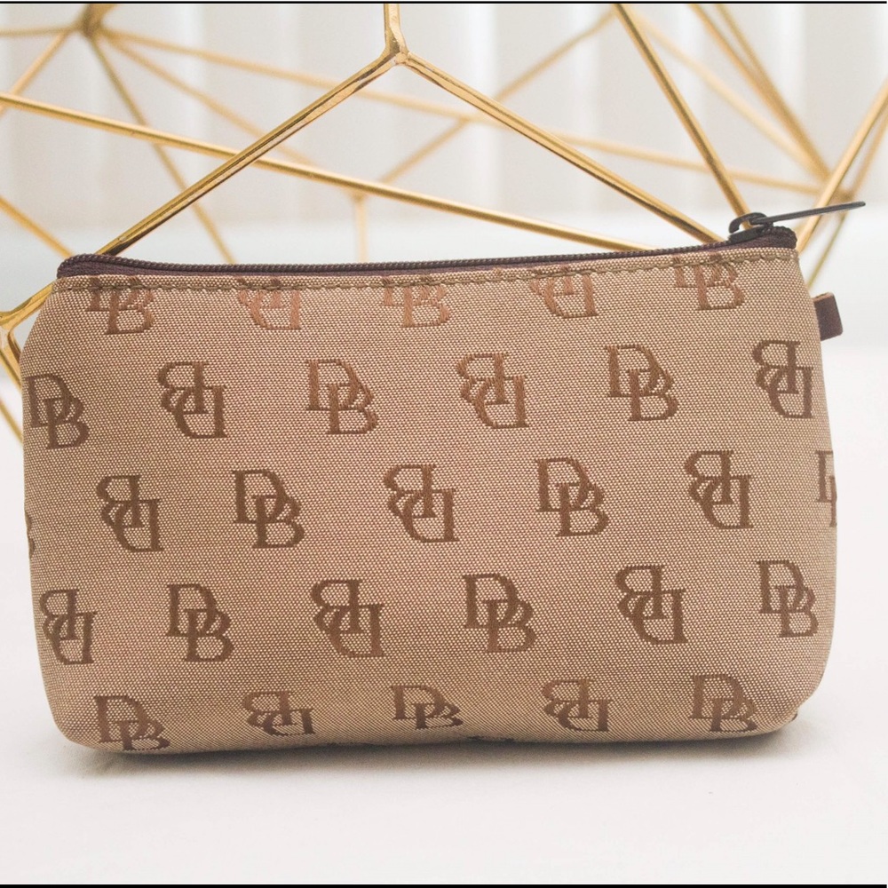 ⭐️SOLD⭐️ Classic Dooney & Bourke Cosmetic Bag